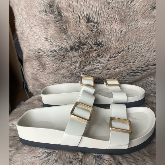 NWOT Charles & Keith Metallic Buckle Slide Sandals Size 9.5-10 - Picture 3 of 6